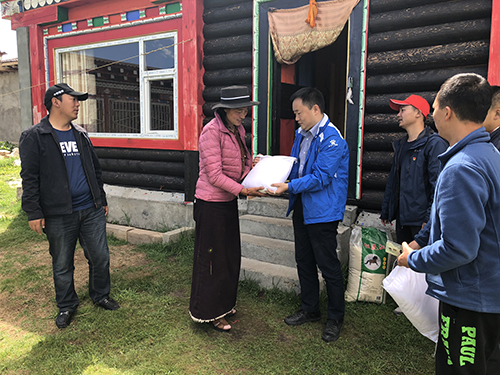 名称:拉加村结对帮扶
简介:拉加村结对帮扶
点击:6810